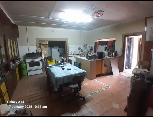 6 BEDROOM FREESTANDING FOR SALE IN BO-DORP